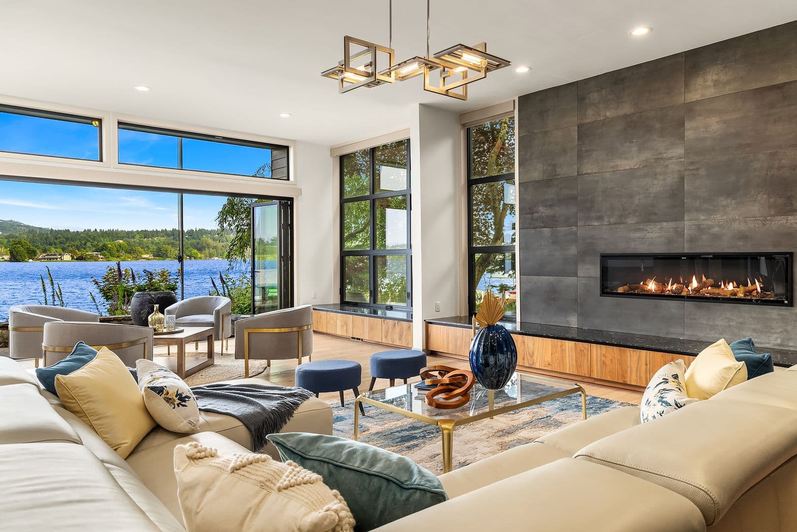 Mercer Island House: 3840 E Mercer Way