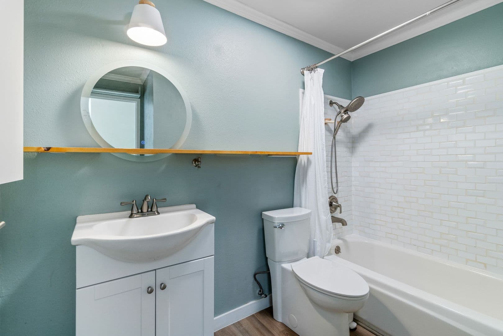 Shoreline Condo: 19428 Aurora Avenue N #431