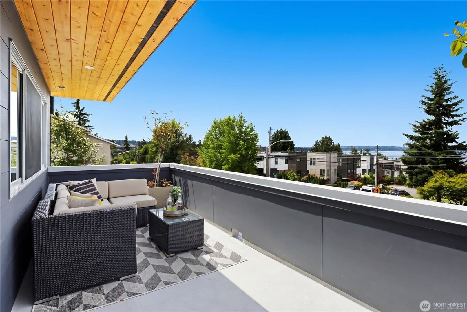 Kirkland House: 6304 Lakeview Drive