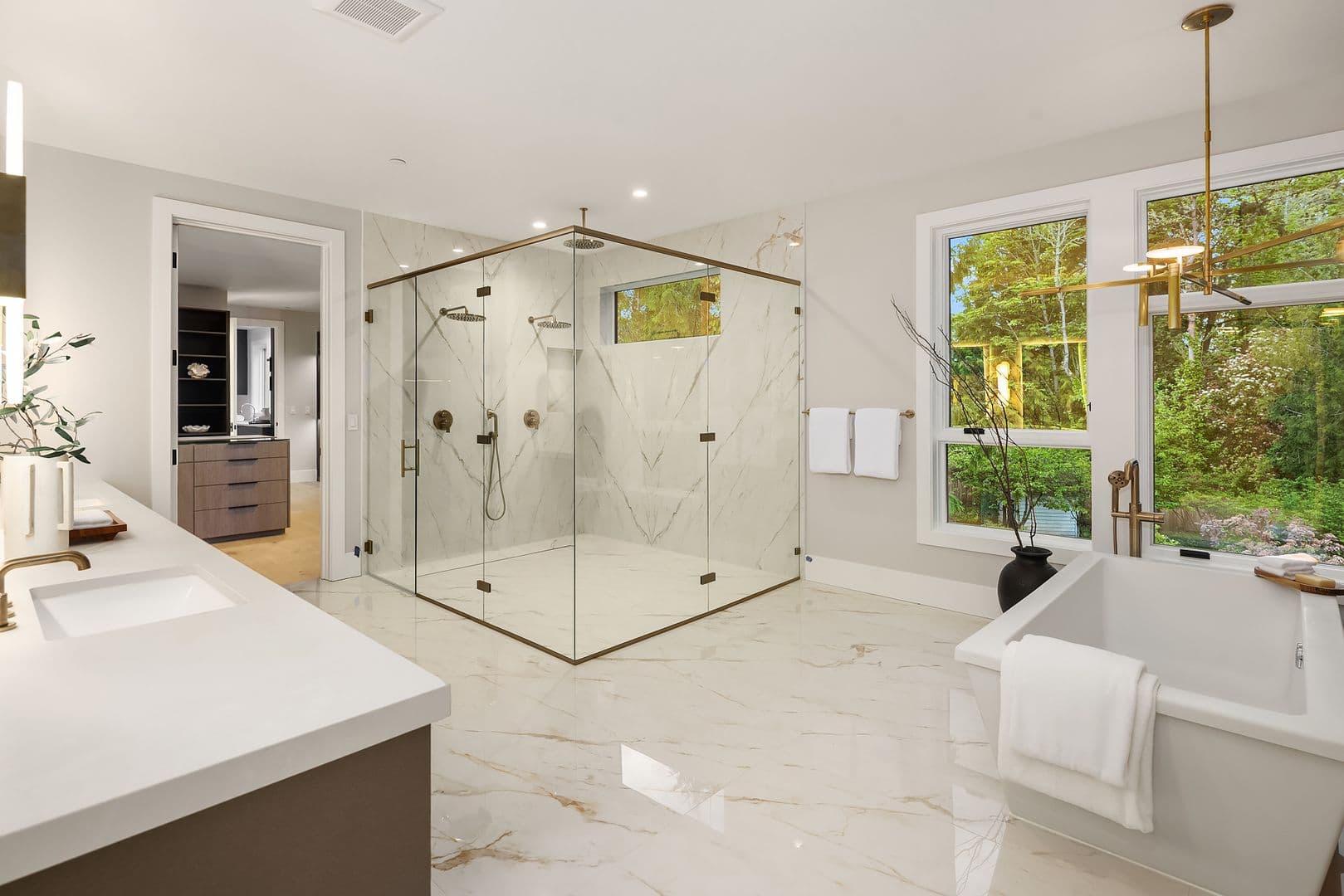 Medina House: 2436 82nd Avenue NE