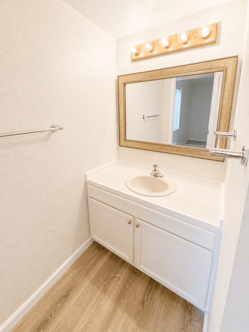 Seattle Condo: 4209 37th Ave S #B