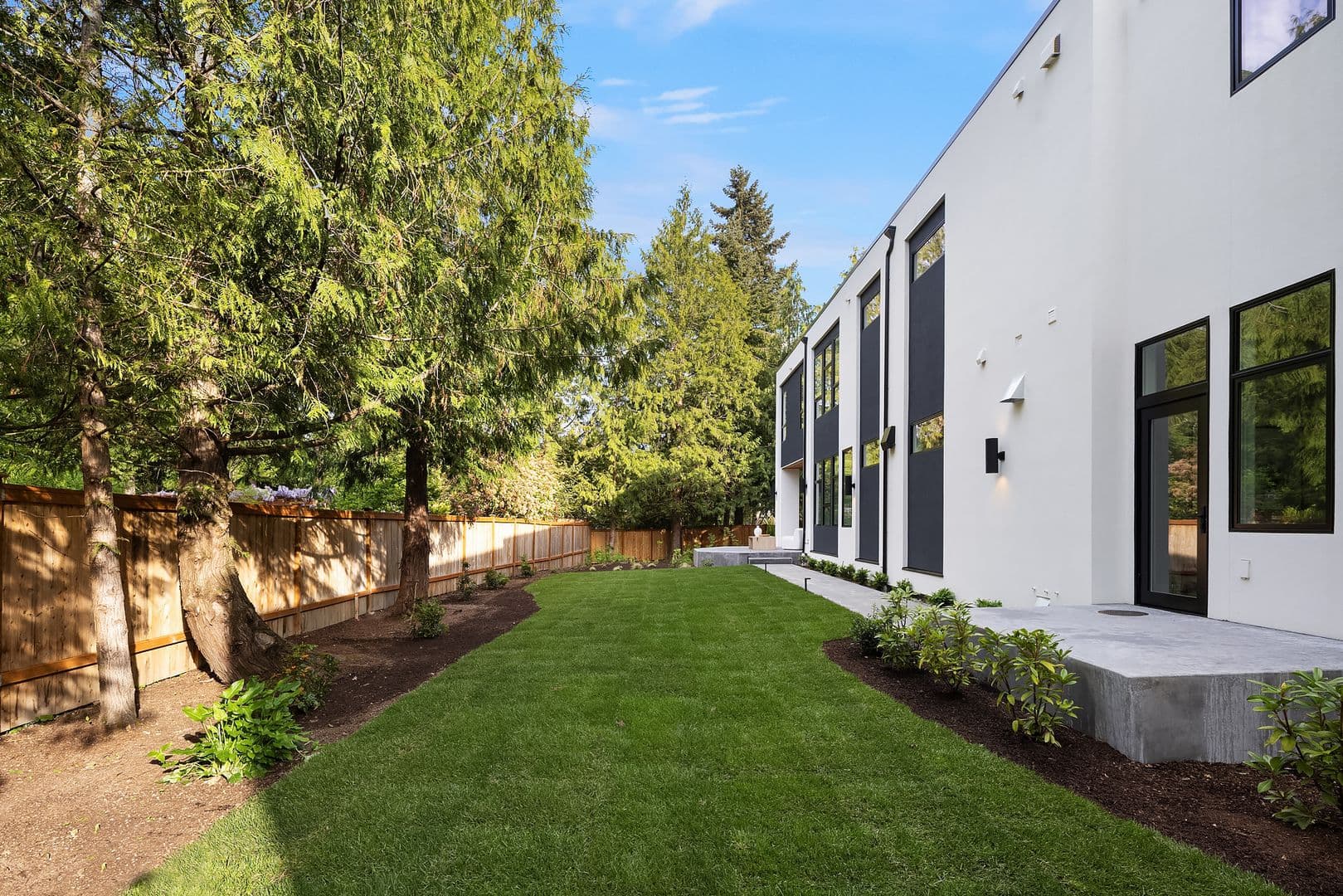 Medina House: 2436 82nd Avenue NE