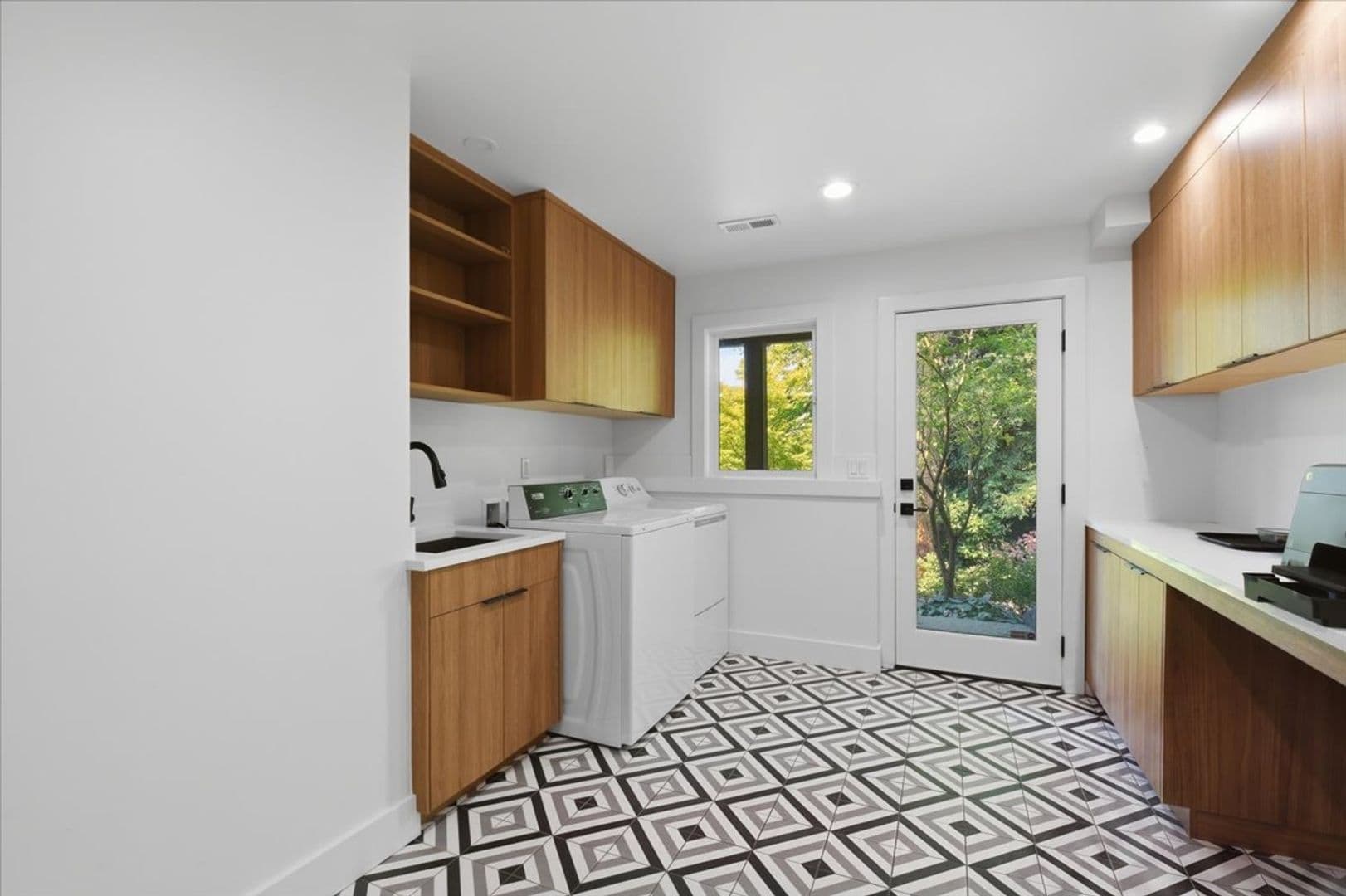 Medina House: 631 84th Avenue NE