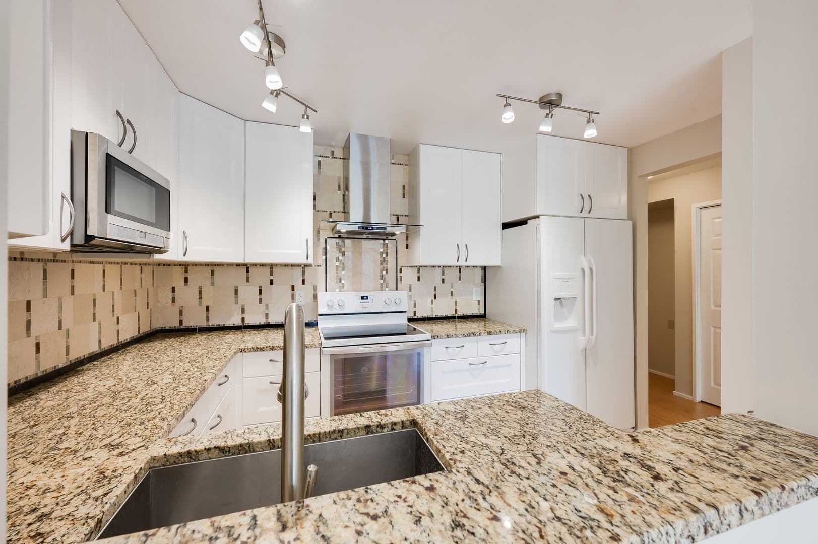 Issaquah Condo: 4152 Providence Point Dr SE #104