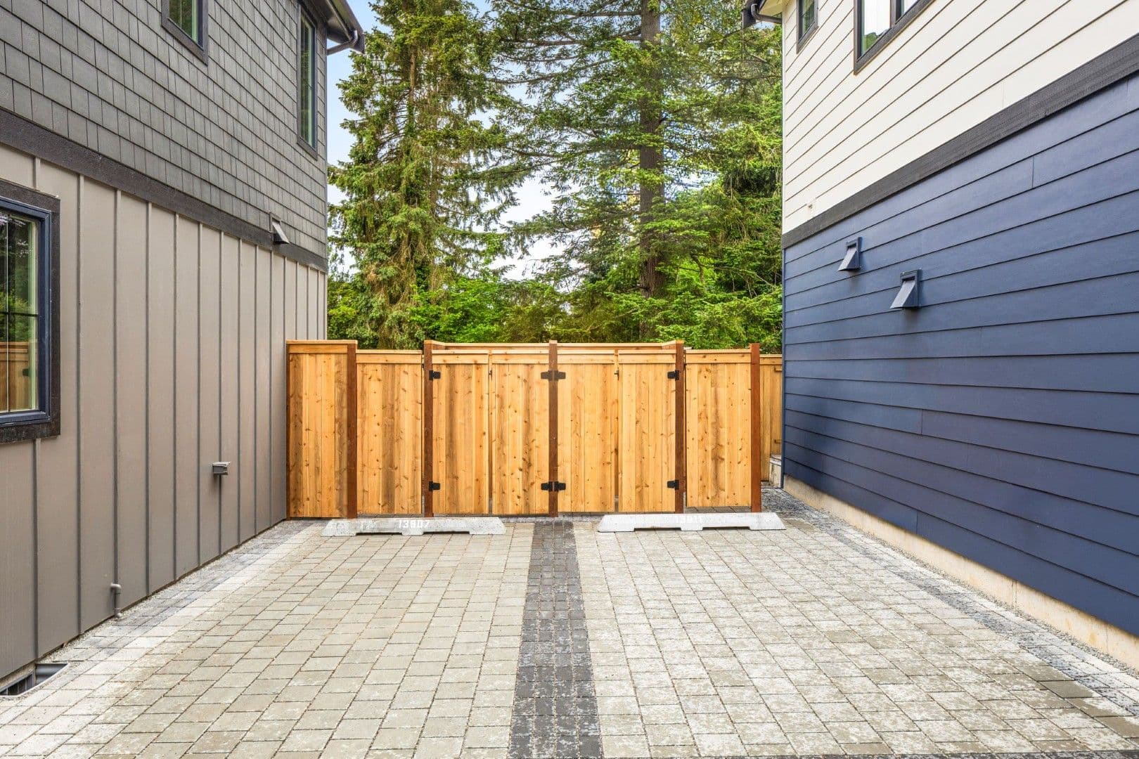 Kirkland House: 13810 84th Lane NE