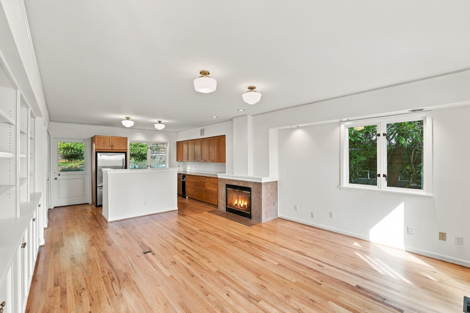 Mercer Island House: 8239 E Mercer Way