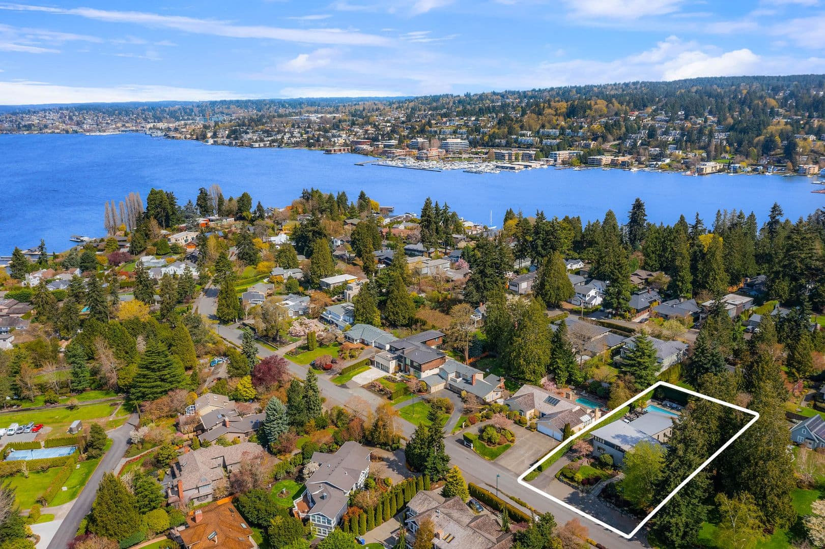 Yarrow Point House: 4218 92nd Avenue NE