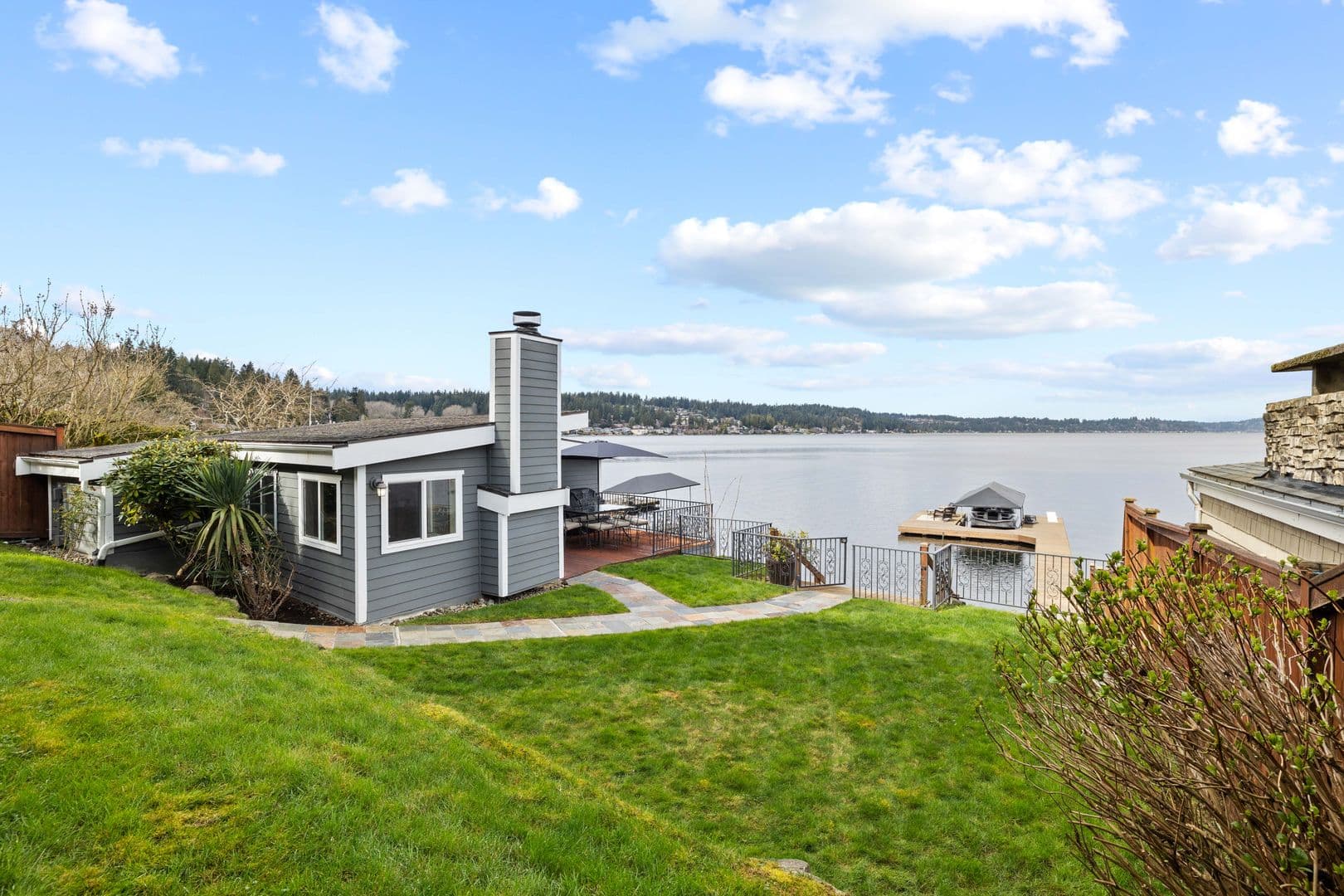 Bellevue House: 17714 SE 40th Place