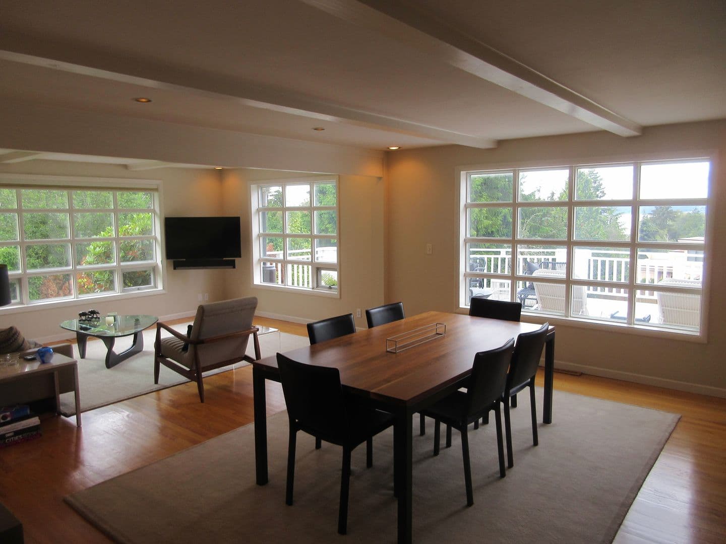 Clyde Hill House: 8831 NE 28th St