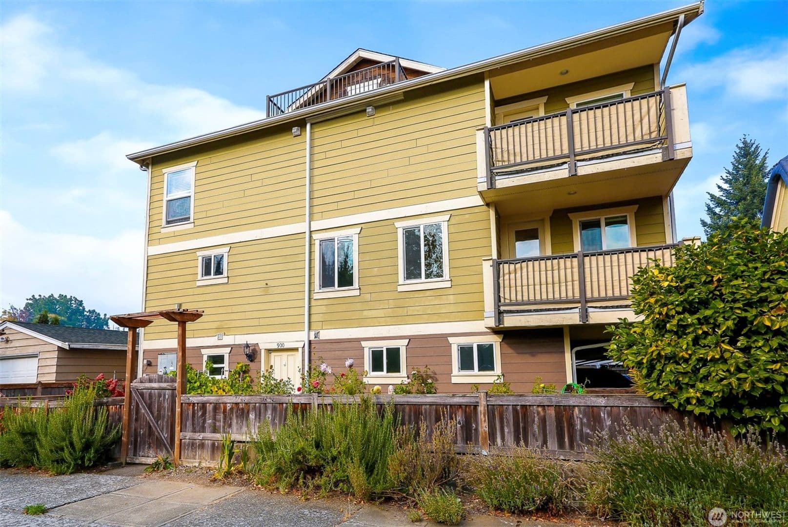 Seattle Townhome: 900 SW Elmgrove St