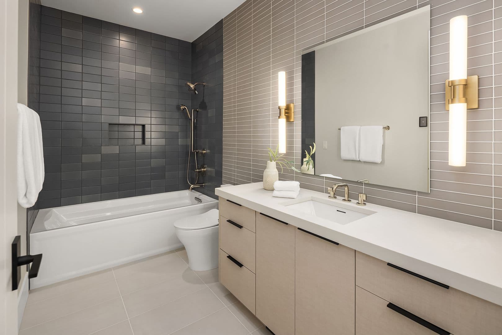 Medina House: 2436 82nd Avenue NE