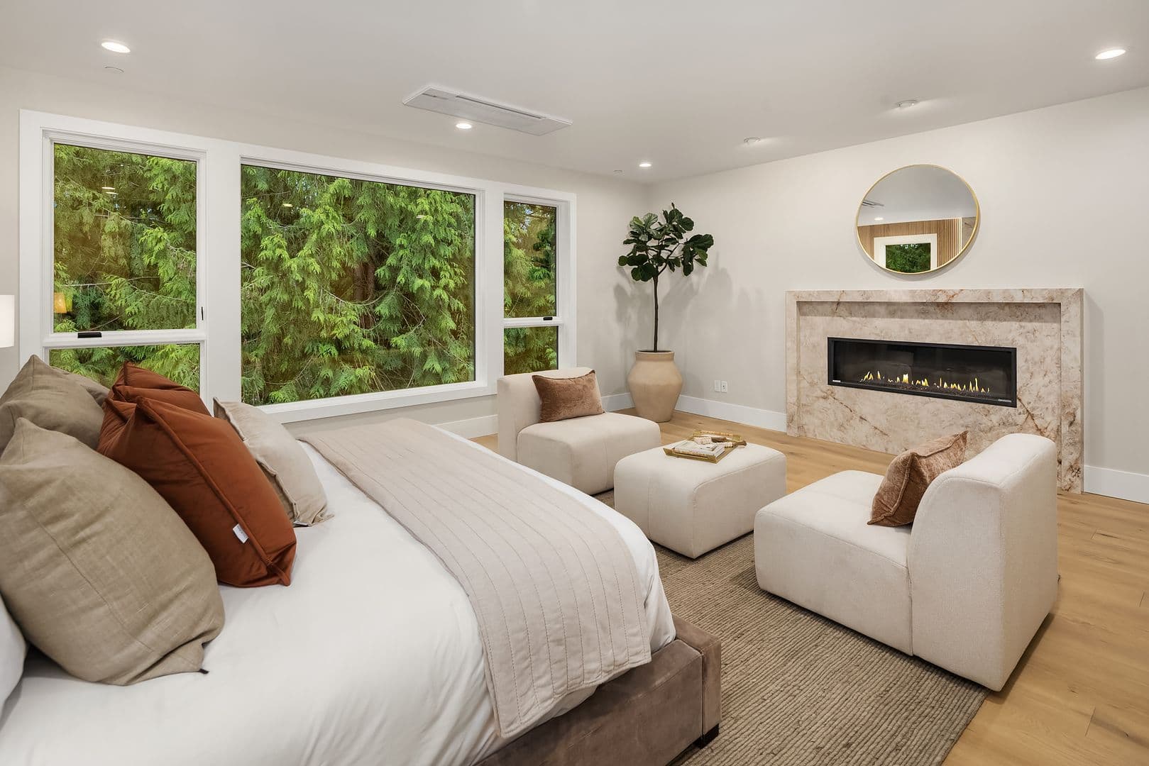 Medina House: 2436 82nd Avenue NE
