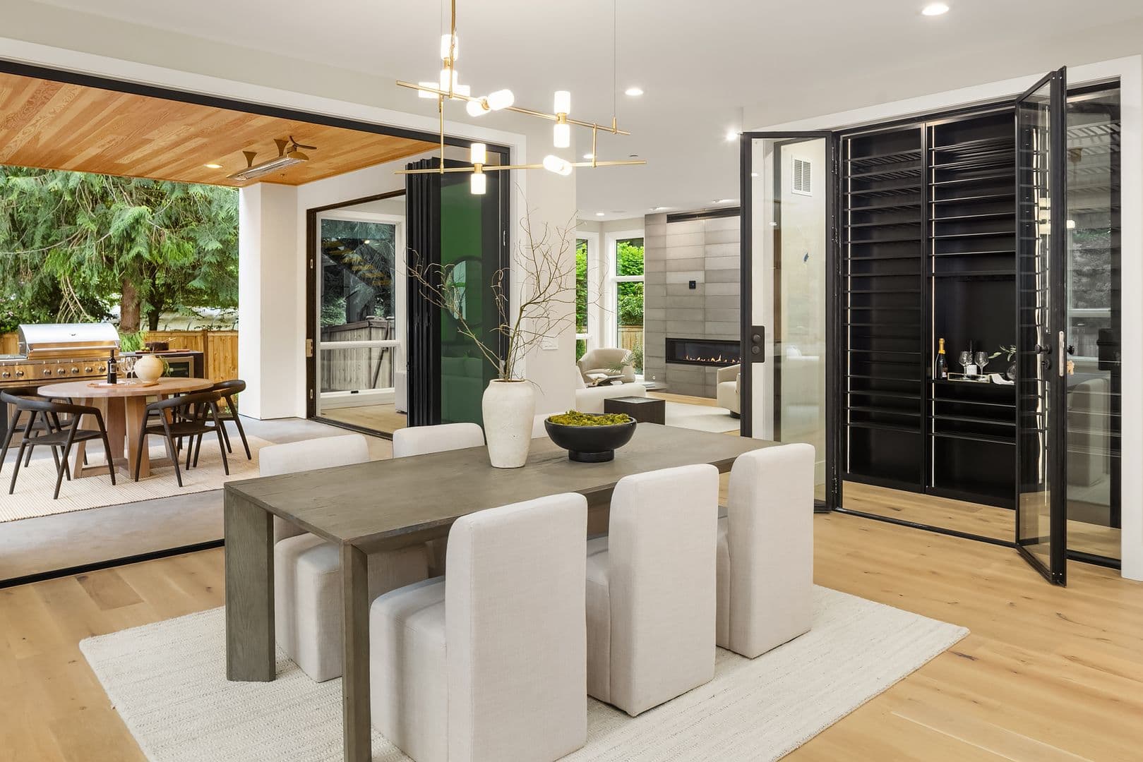 Medina House: 2436 82nd Avenue NE