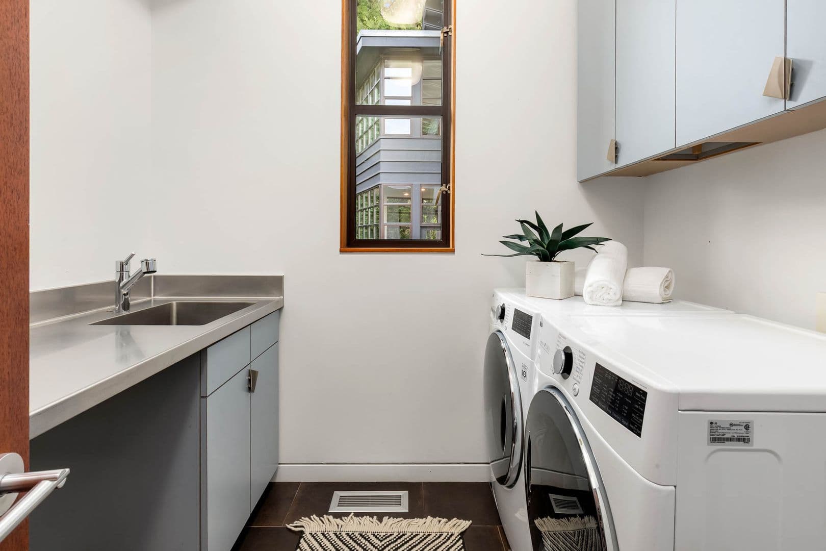 Yarrow Point House: 4218 92nd Avenue NE