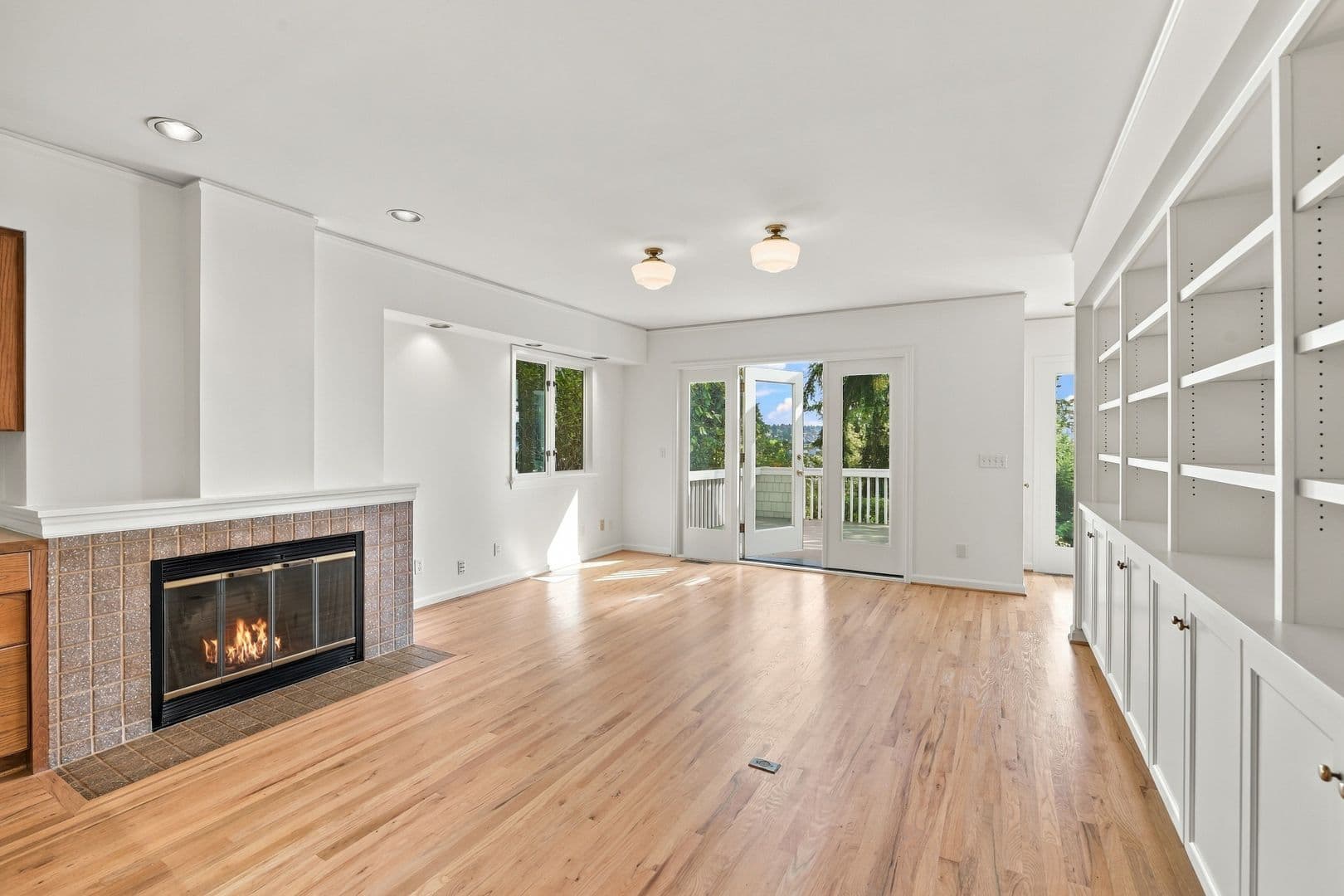 Mercer Island House: 8239 E Mercer Way