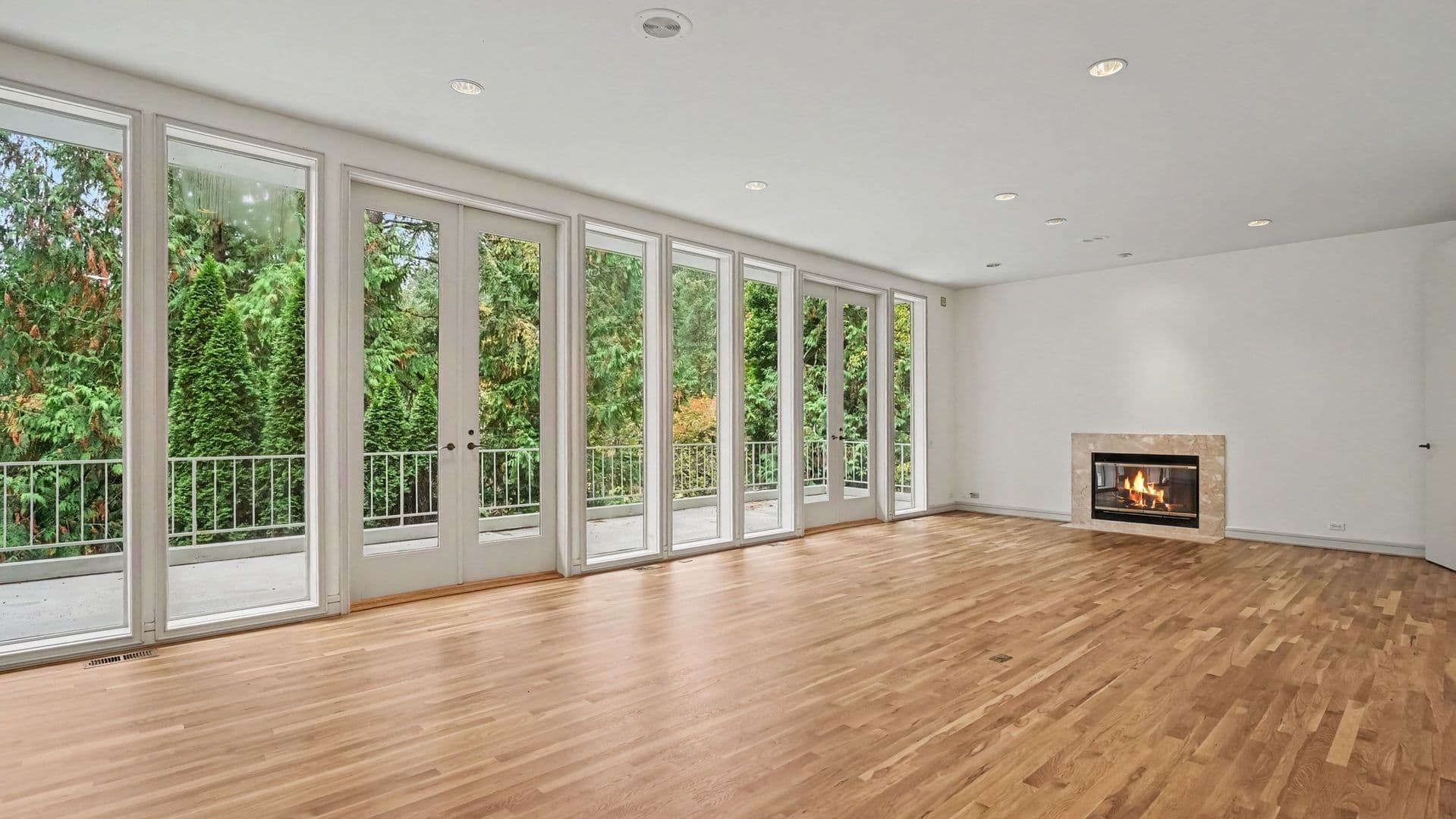 Bellevue House: 1121 W Lake Sammamish Pkwy SE