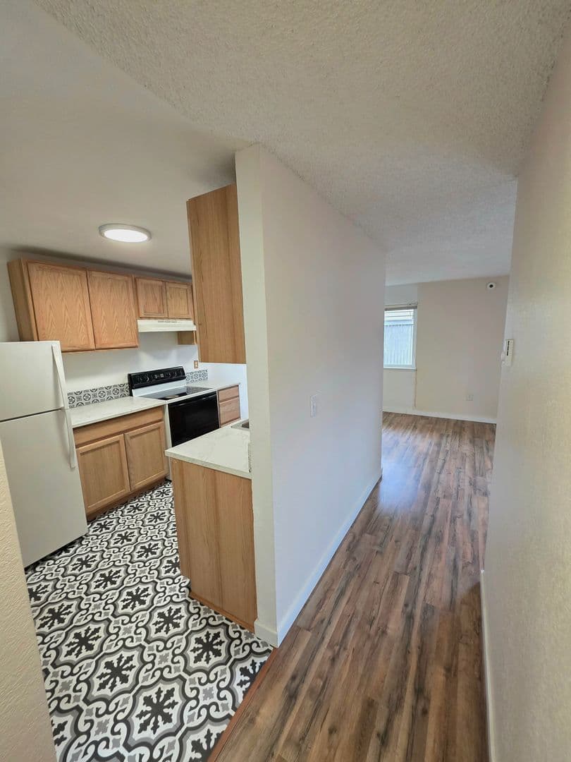 Renton Condo: 1150 Sunset Blvd NE, #116