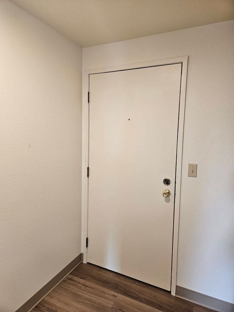 Burien Apartment: 150 SW 156th St