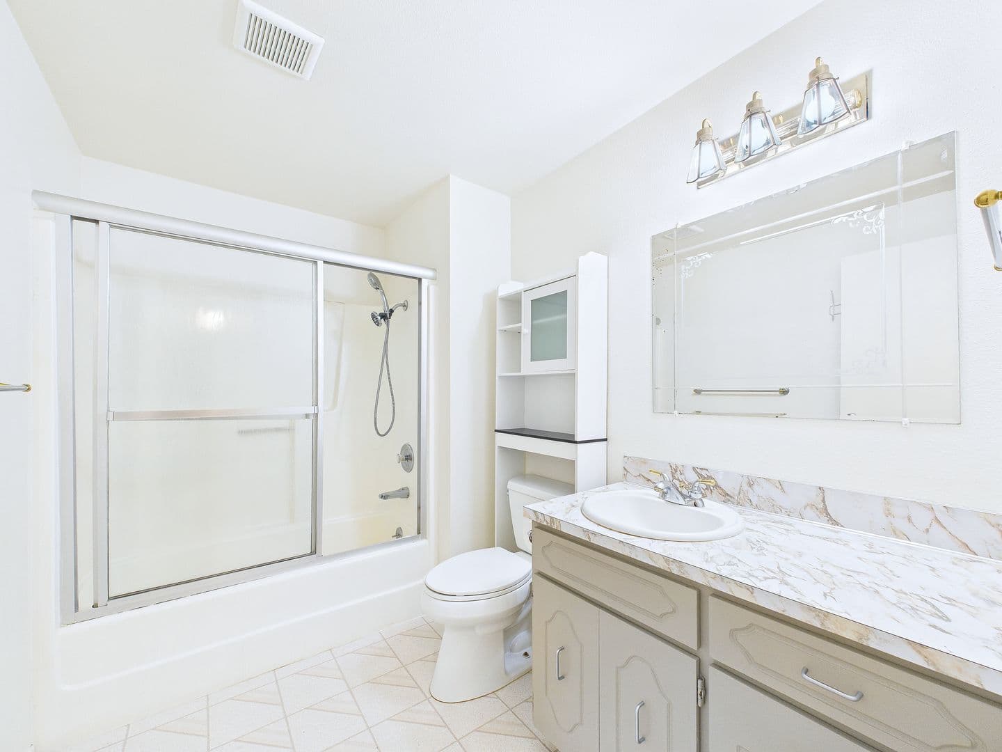 Tacoma Apartment: 8013-8015 Sunset Terrace W