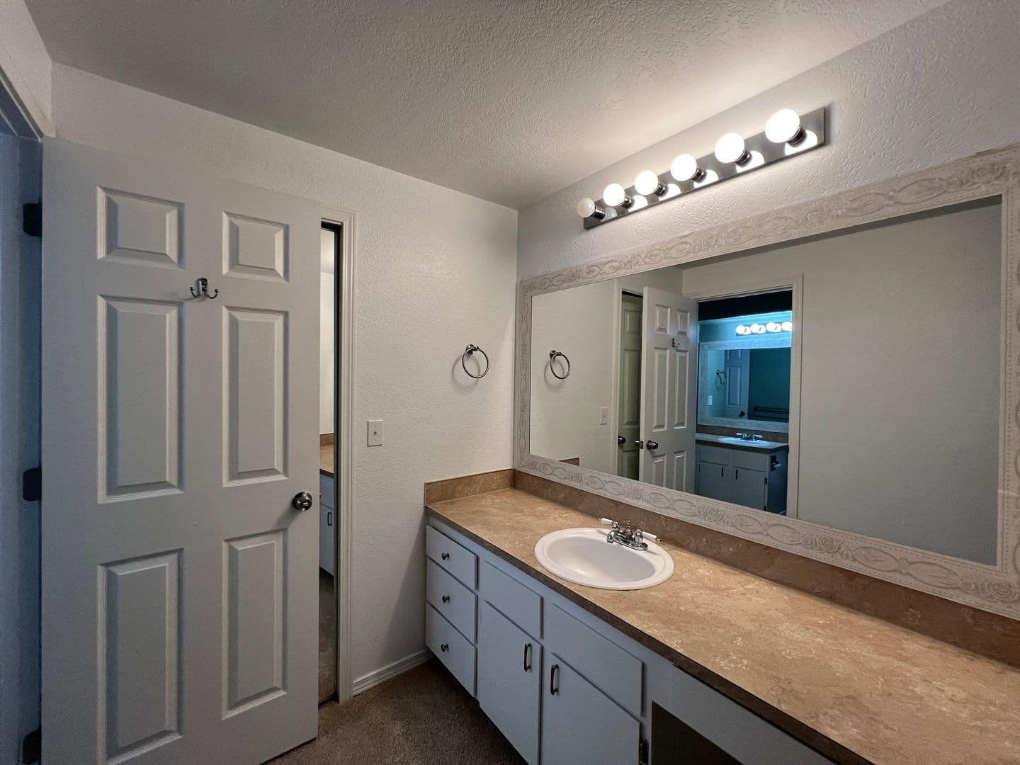 Kent Condo: 25010 98th Place S