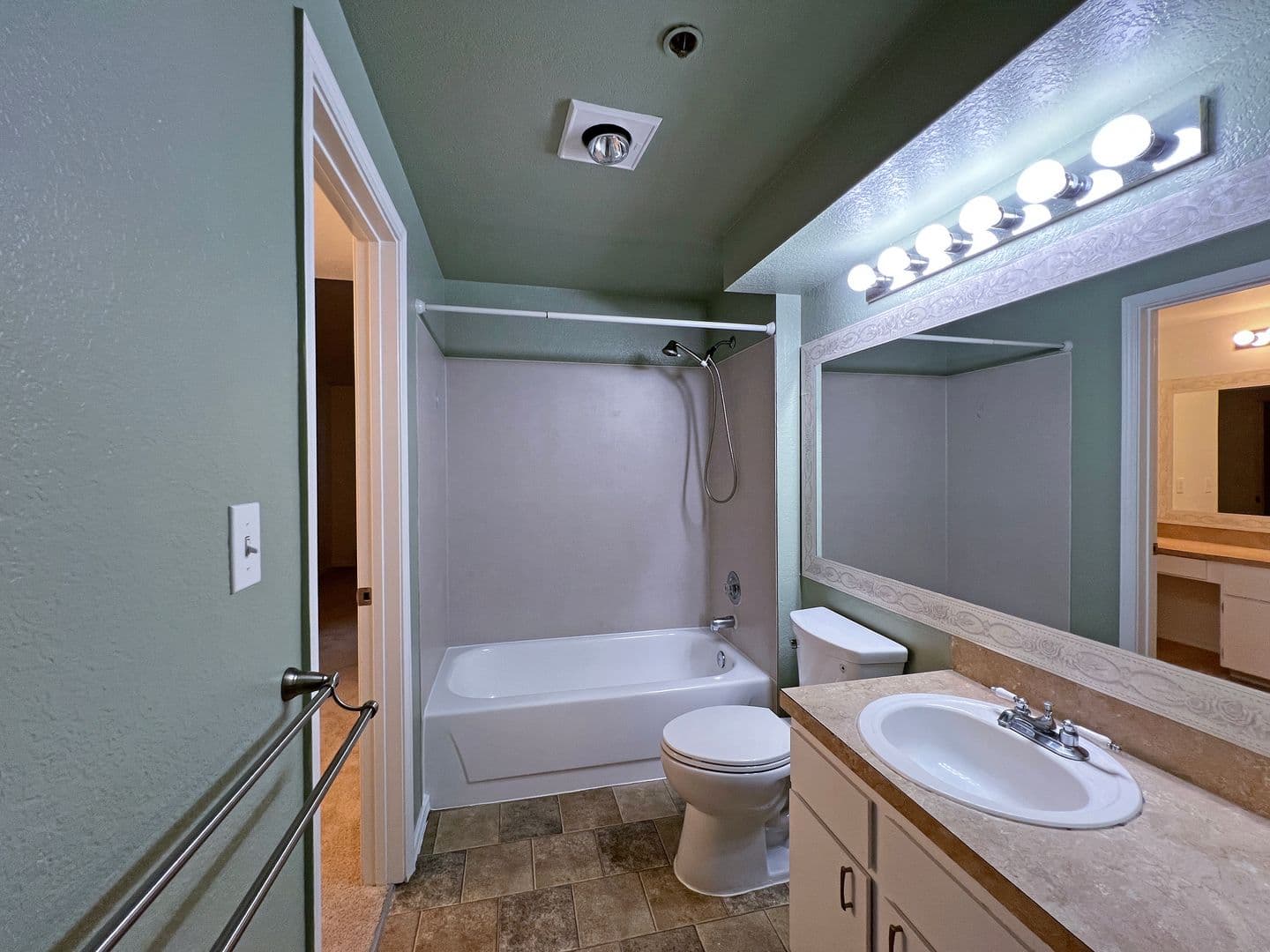 Kent Condo: 25010 98th Place S