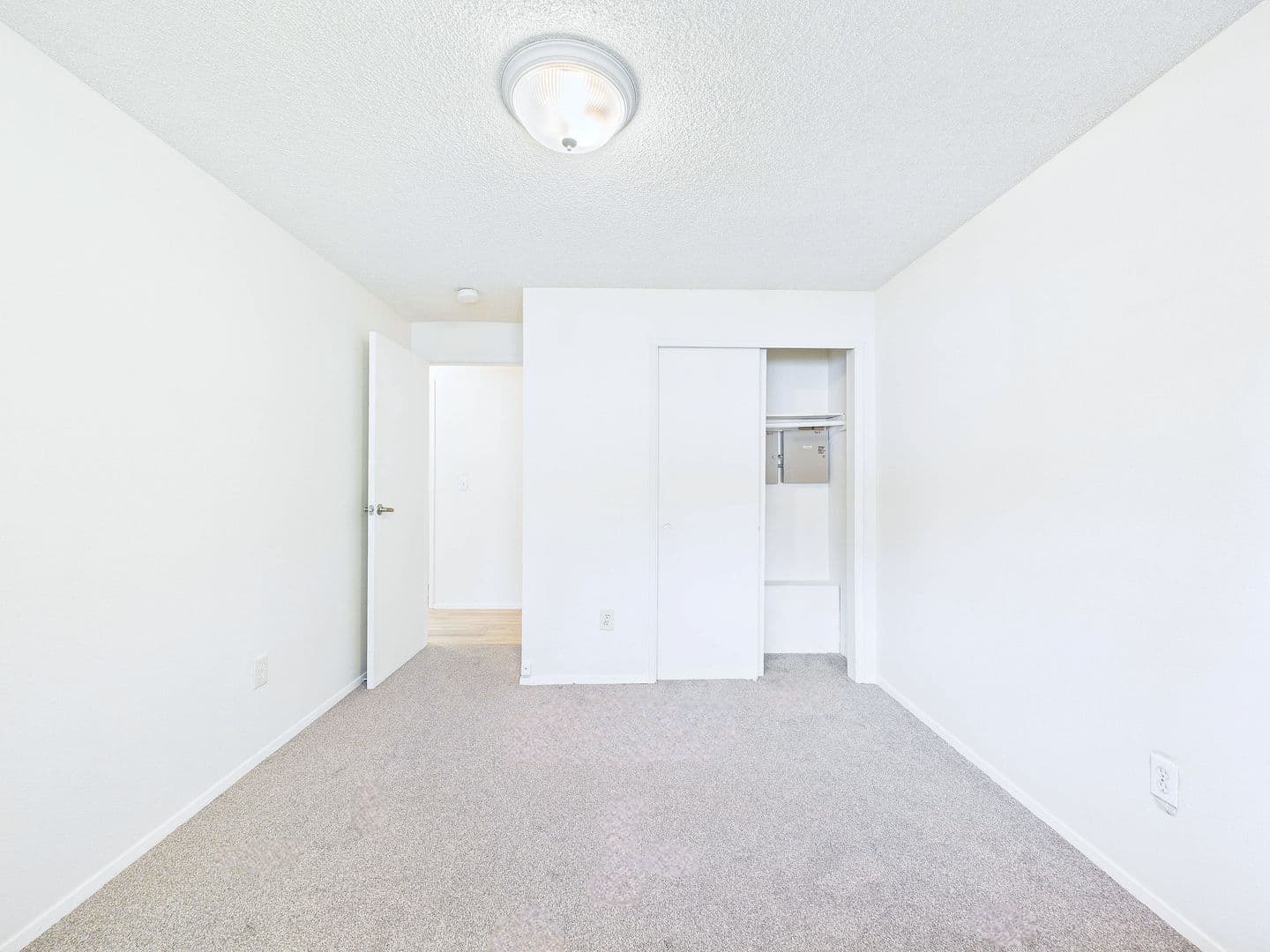Tacoma Apartment: 8013-8015 Sunset Terrace W