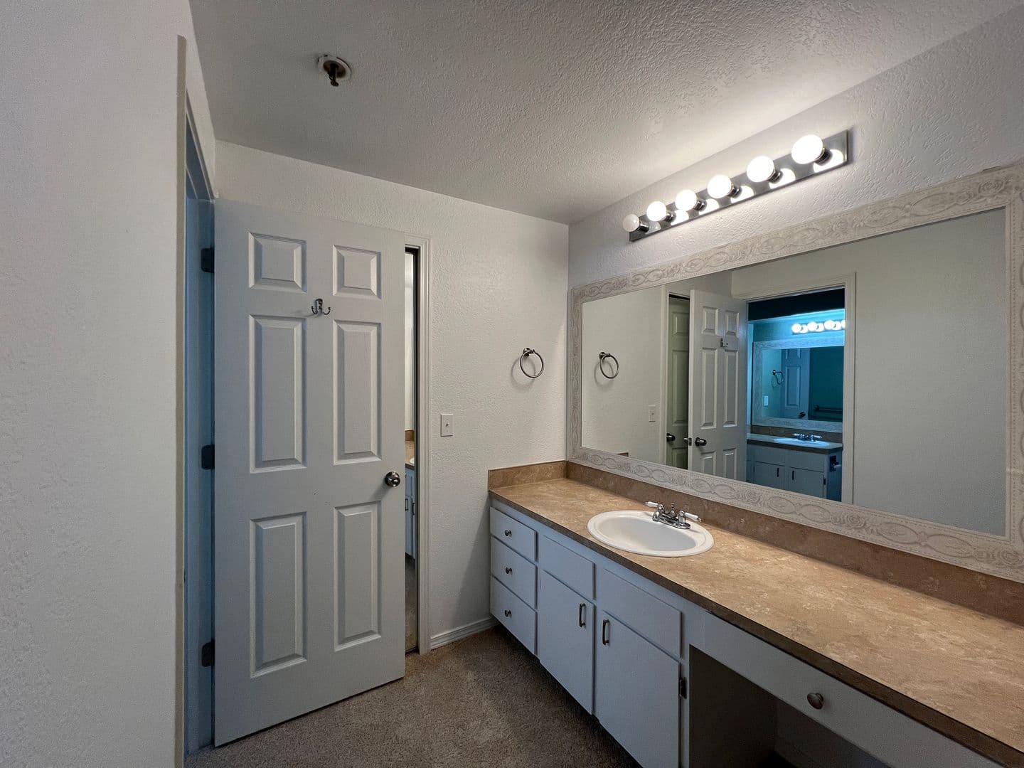 Kent Condo: 25010 98th Place S
