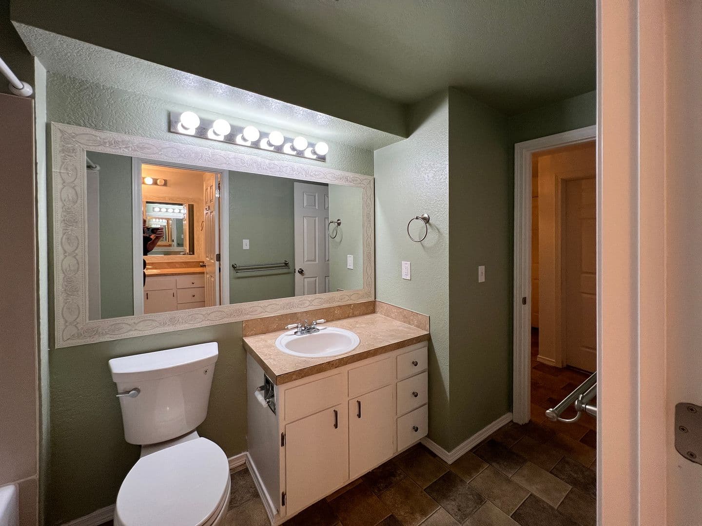 Kent Condo: 25010 98th Place S