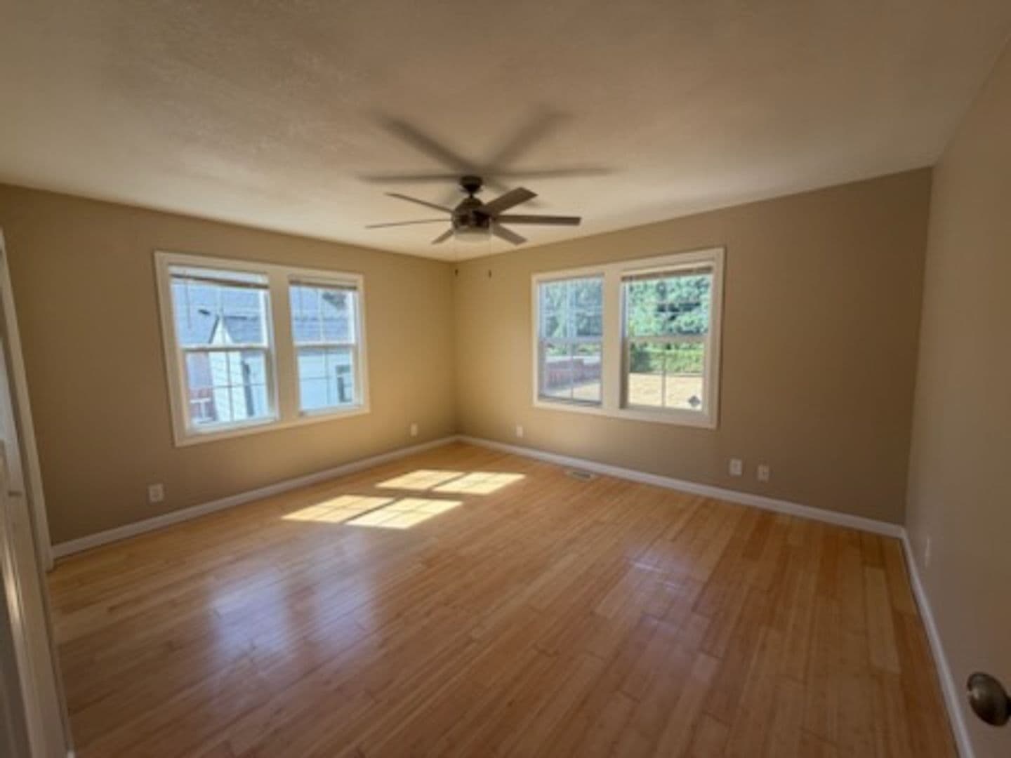 Kent House: 24807 107th Ave SE