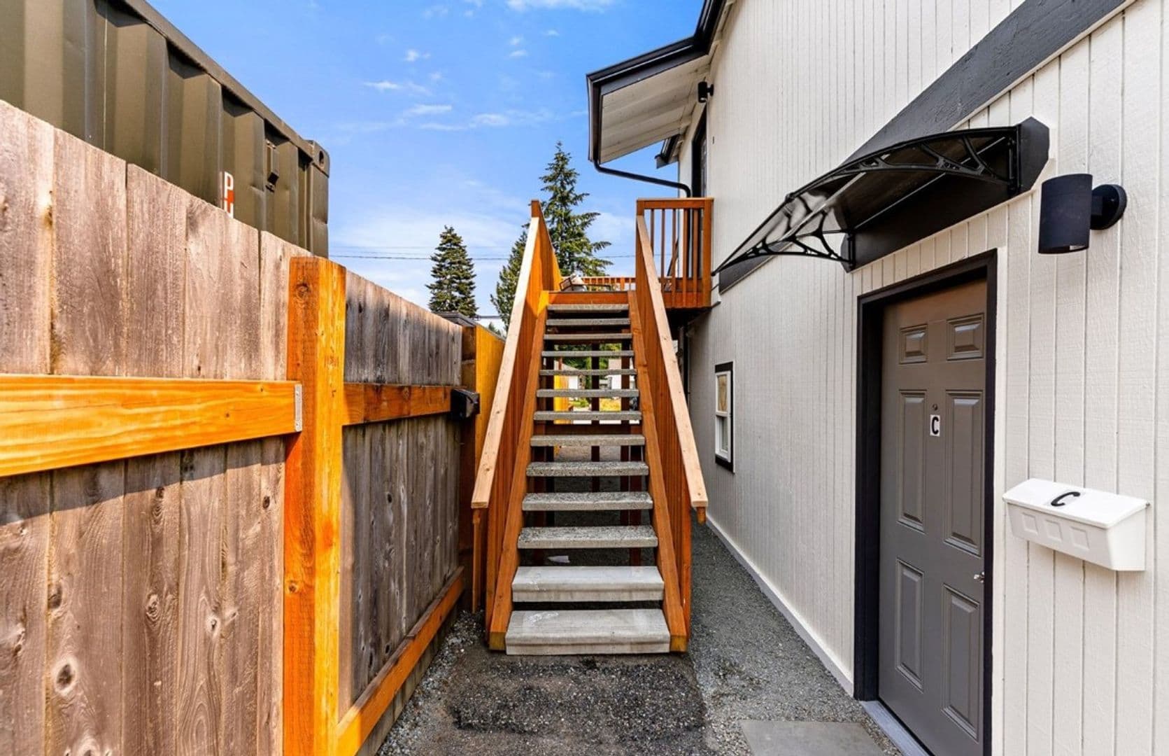 Burien Apartment: 14643 8th Ave Sw