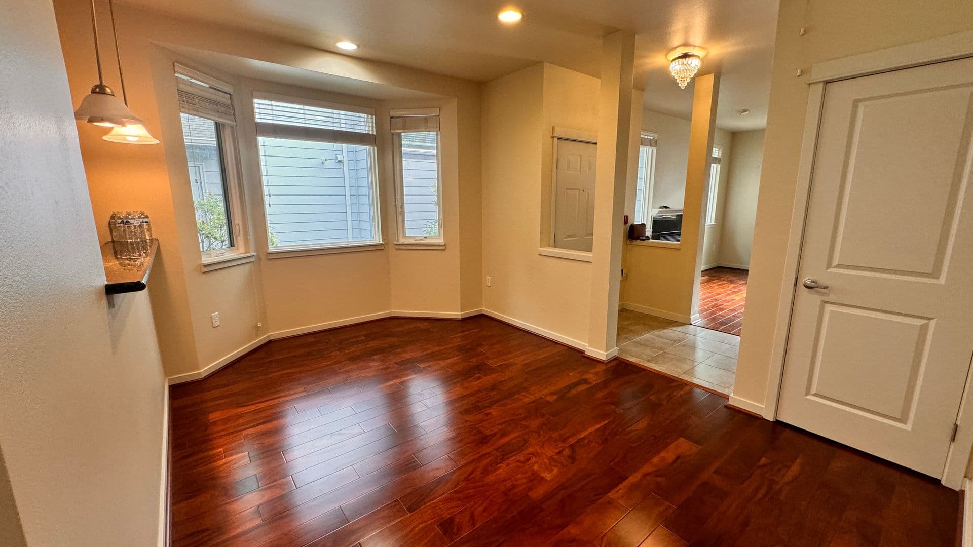 Issaquah House: 21246 SE 42nd Pl