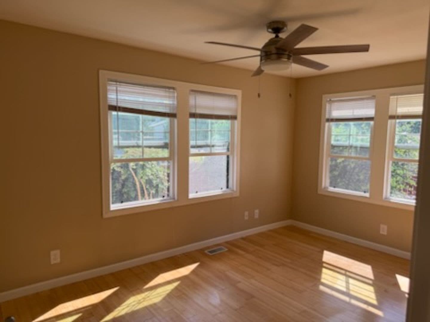 Kent House: 24807 107th Ave SE