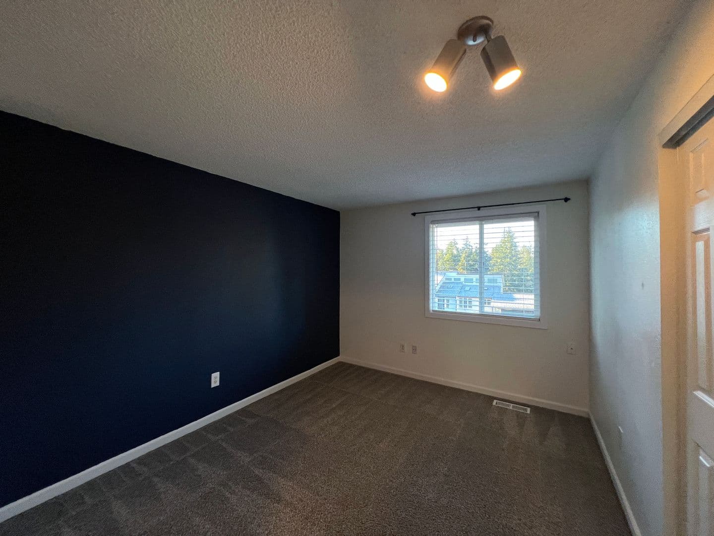 Renton House: 17400 158th Ave SE