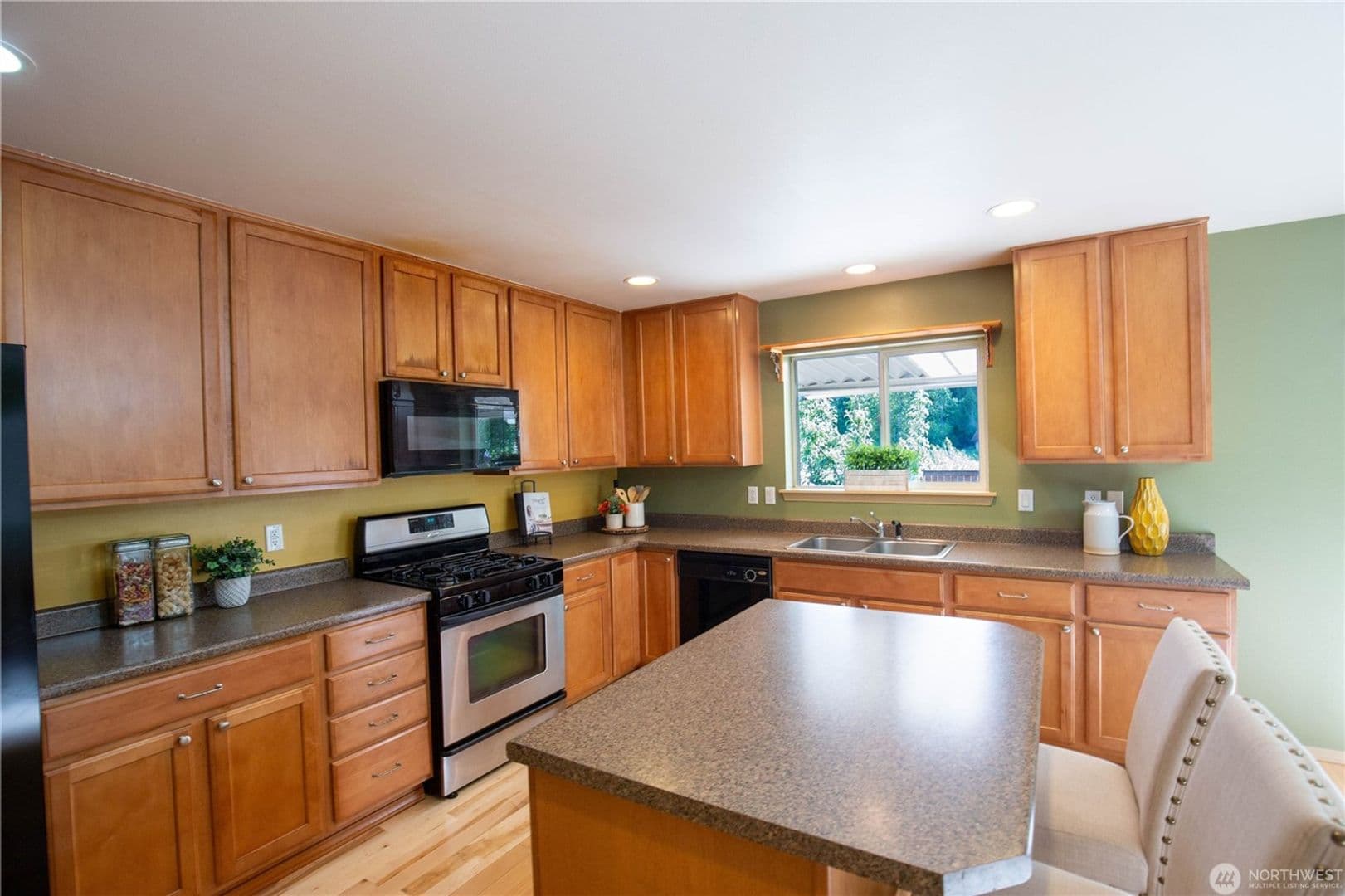 Federal Way House: 33219 41st Pl S