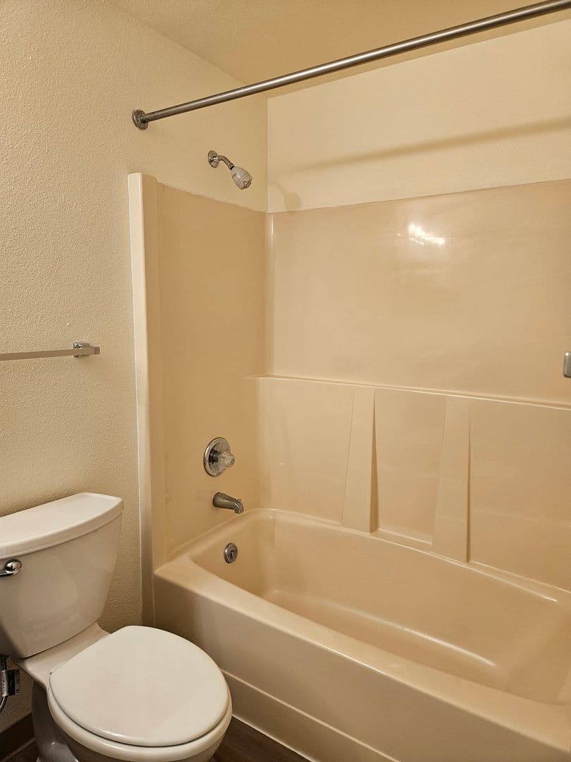 Burien Apartment: 150 SW 156th St