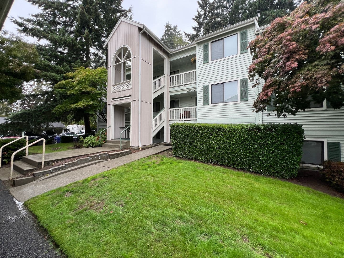 Kent Condo: 25010 98th Place S