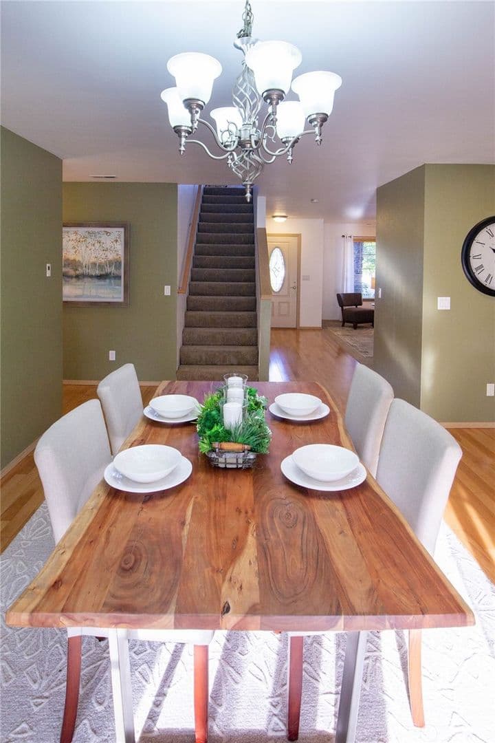 Federal Way House: 33219 41st Pl S