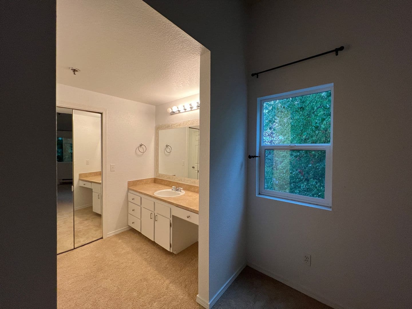 Kent Condo: 25010 98th Place S