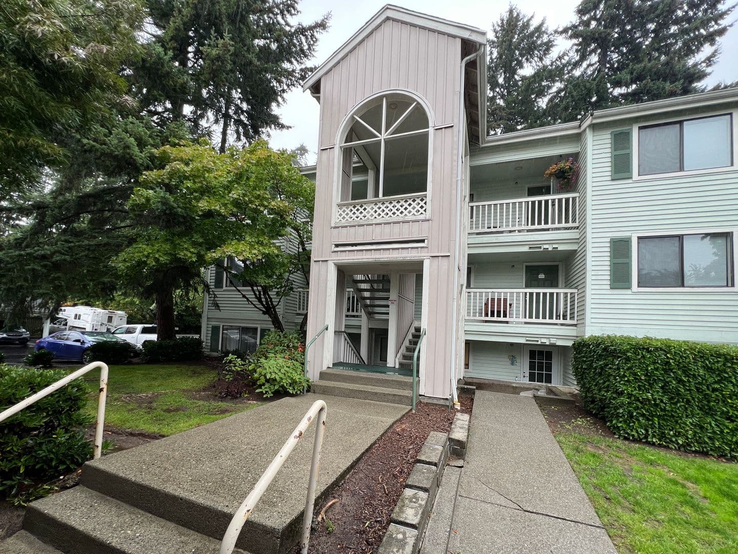 Kent Condo: 25010 98th Place S