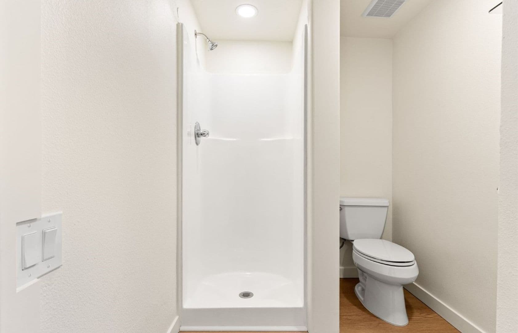 Burien Apartment: 14643 8th Ave Sw