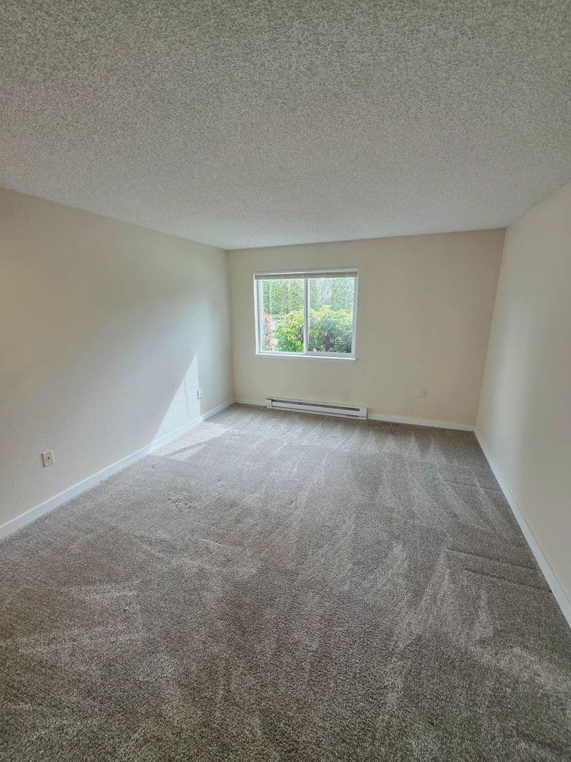 Renton Condo: 1150 Sunset Blvd NE, #116