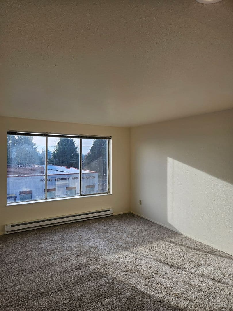 Burien Apartment: 150 SW 156th St