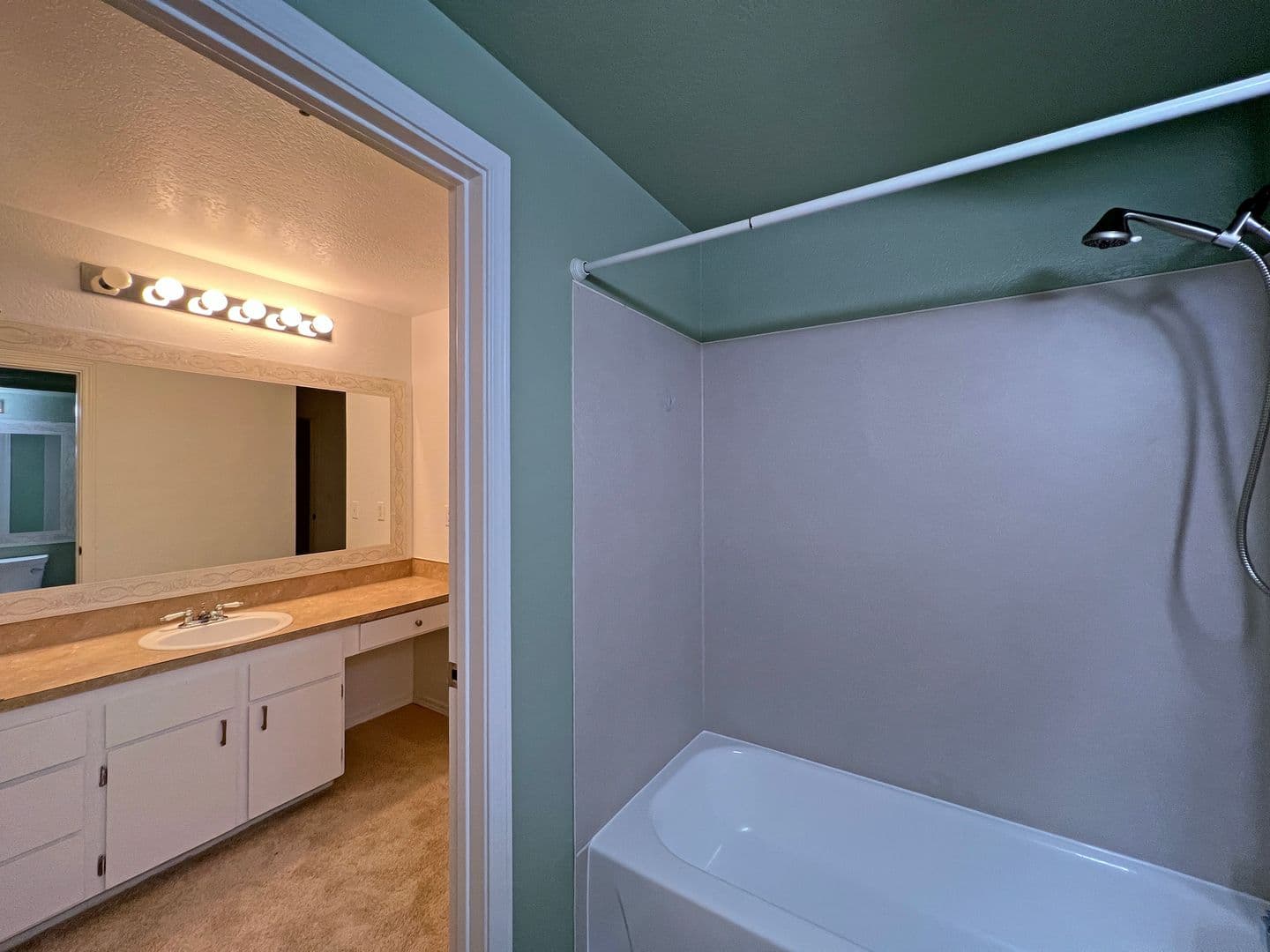 Kent Condo: 25010 98th Place S