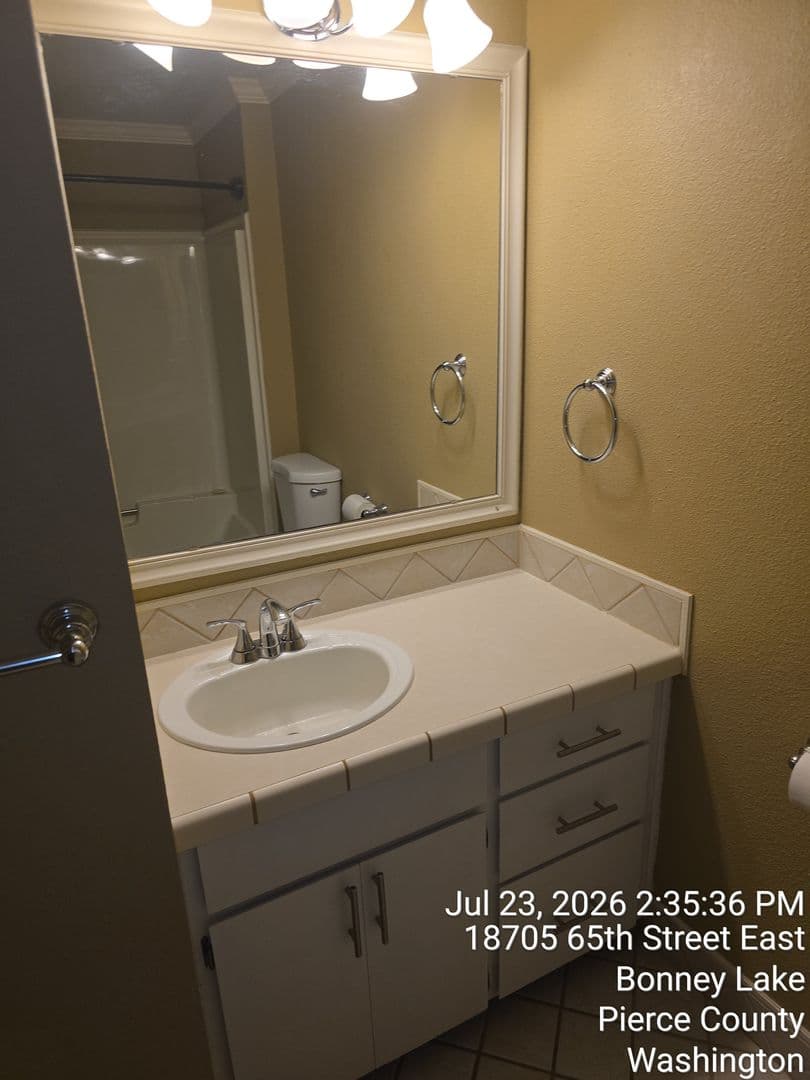 Bonney Lake House: 18716 65th St E