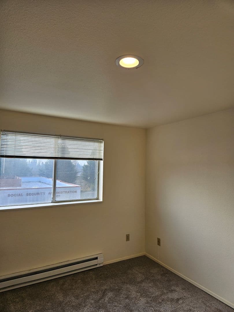 Burien Apartment: 150 SW 156th St