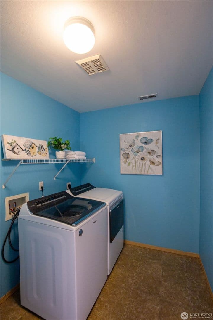 Federal Way House: 33219 41st Pl S