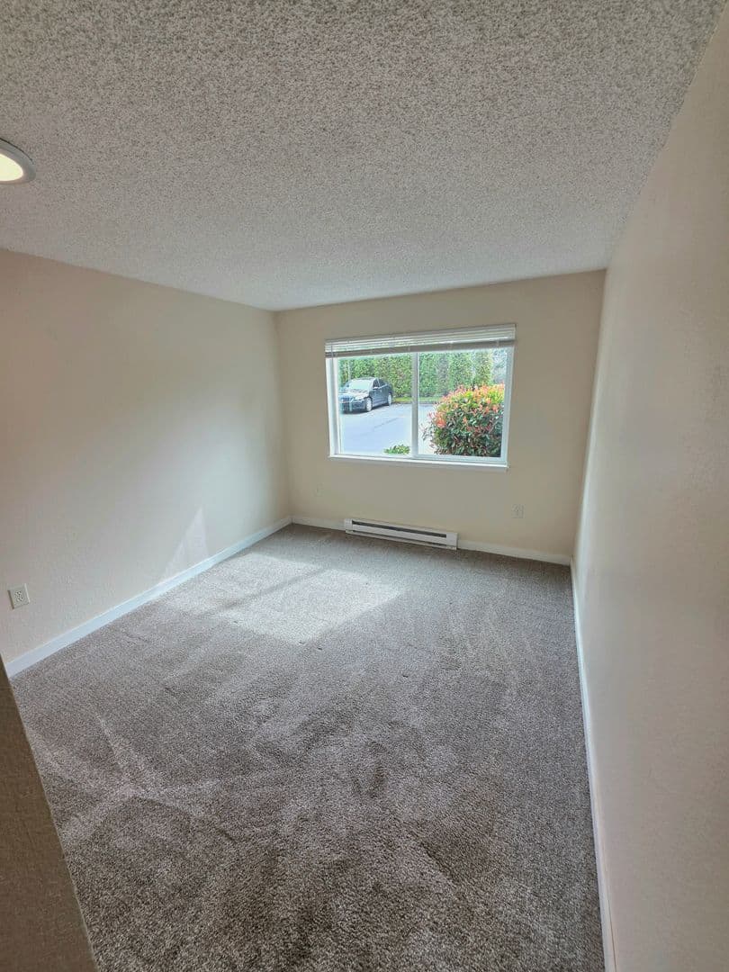 Renton Condo: 1150 Sunset Blvd NE, #116