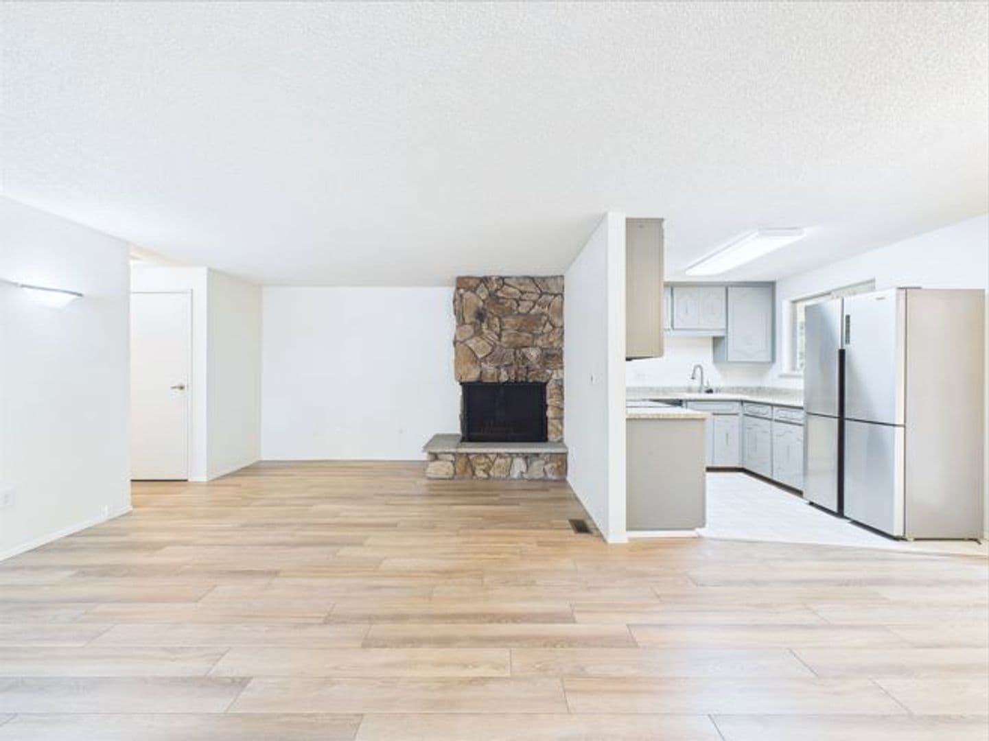 Tacoma Apartment: 8013-8015 Sunset Terrace W