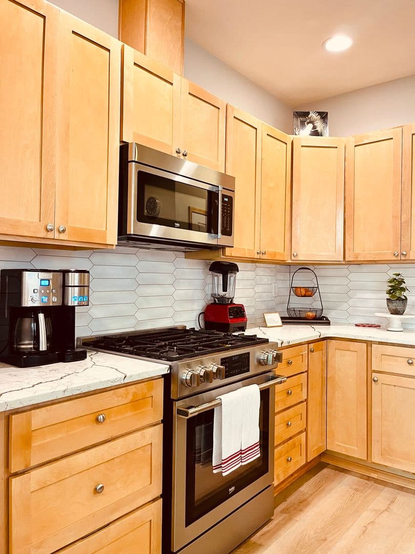 Poulsbo House: 19372 Willet Lane NE