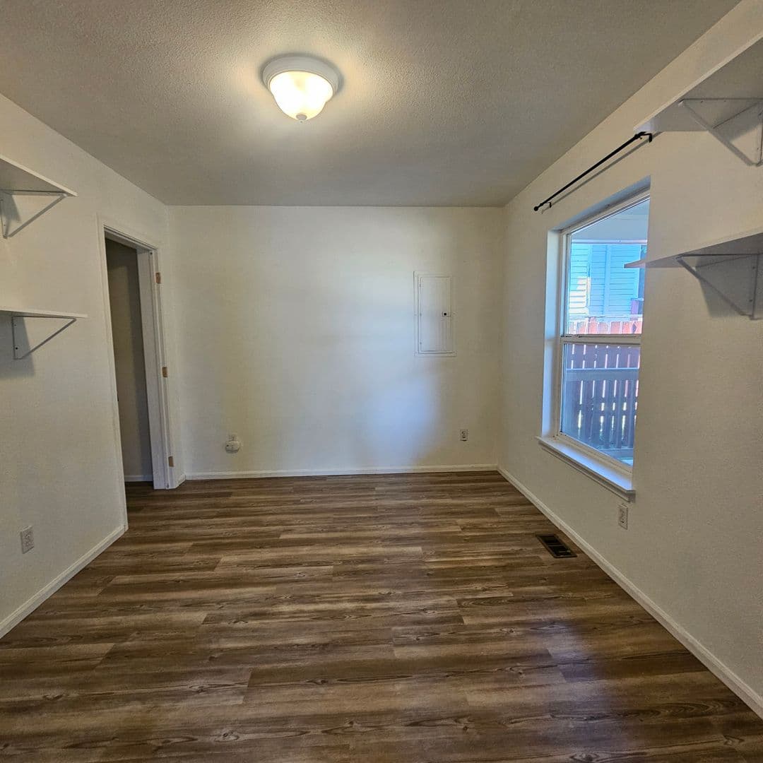 Bremerton House: 1143 Naval Ave